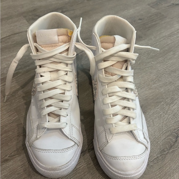 Nike Women’s Blazer Mid '77 Zebra Sneakers Size 8 - Picture 6 of 12